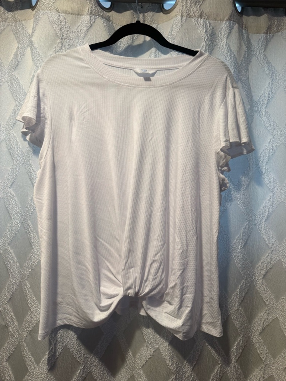 Time and Tru White Short Sleeve Twist-Hem Tee